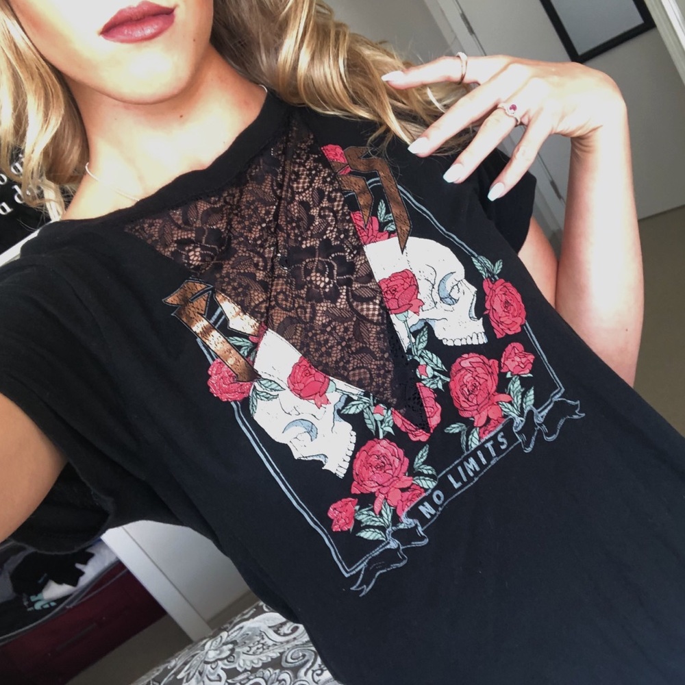 Express lace T-shirt